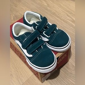 Toddler unisex vans in teal size 8. Practically brand new in the box!